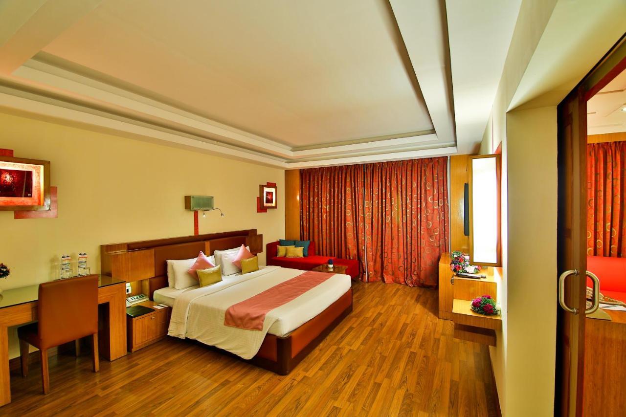 Hotel Gokulam Park Kochi Esterno foto