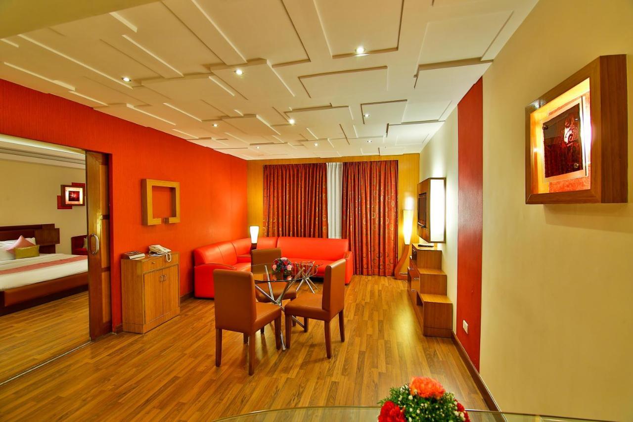 Hotel Gokulam Park Kochi Esterno foto