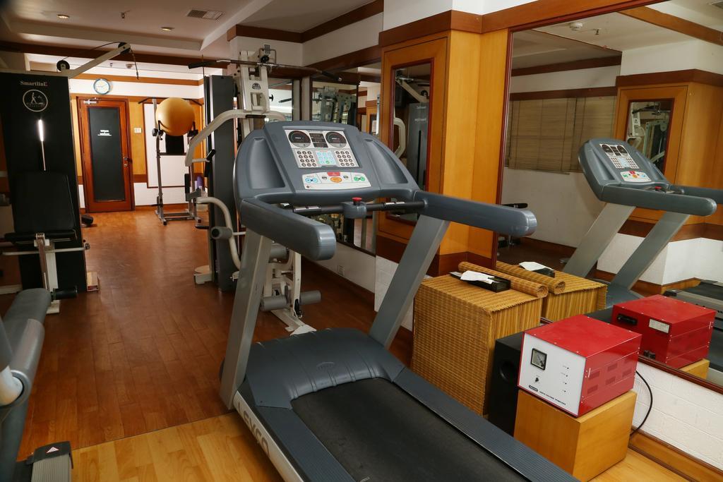 Hotel Gokulam Park Kochi Esterno foto
