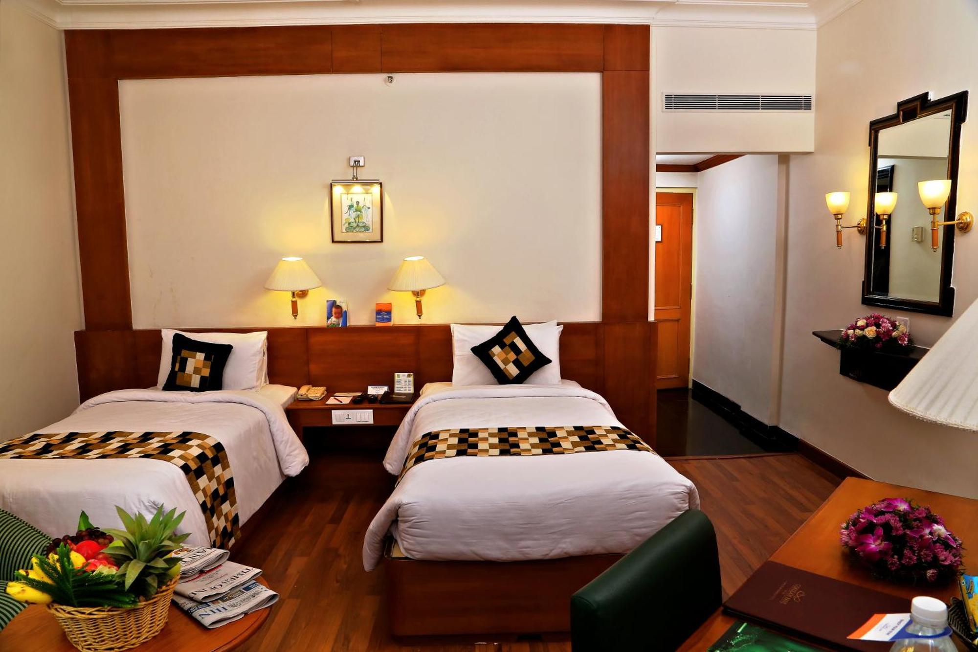 Hotel Gokulam Park Kochi Esterno foto