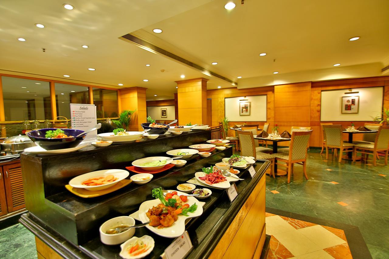Hotel Gokulam Park Kochi Esterno foto
